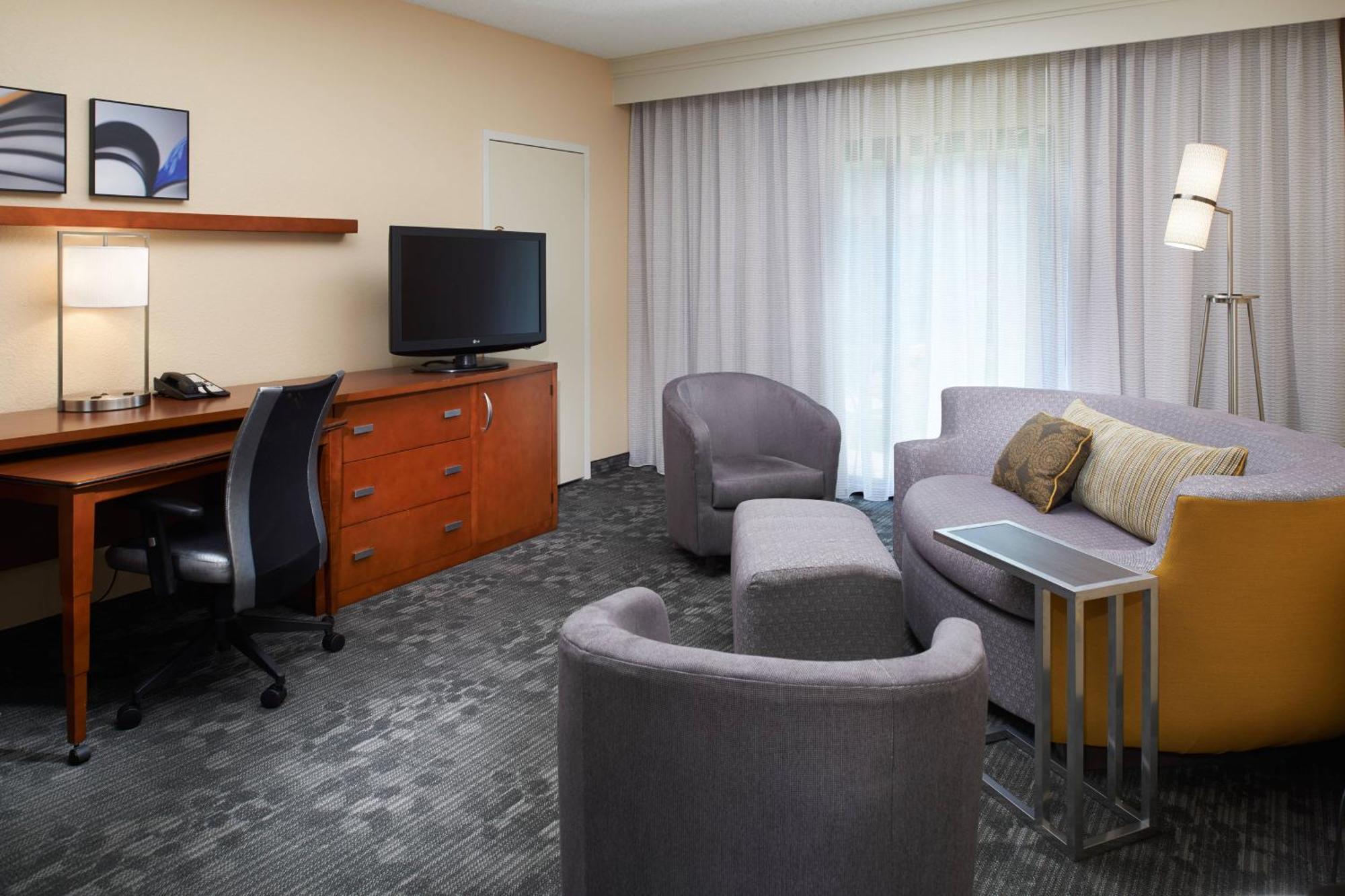 Courtyard By Marriott Lexington North Hotel Bagian luar foto